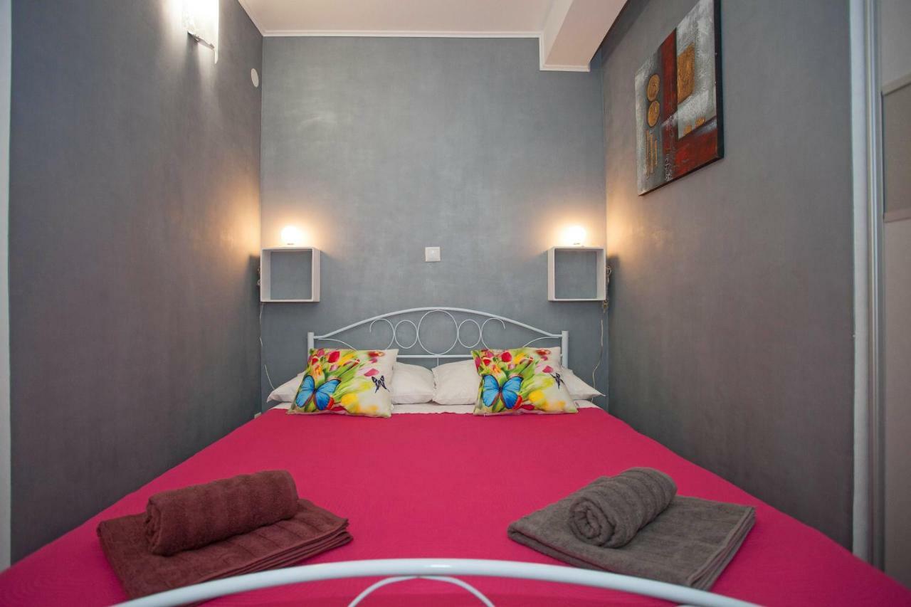 Tin Apartment *